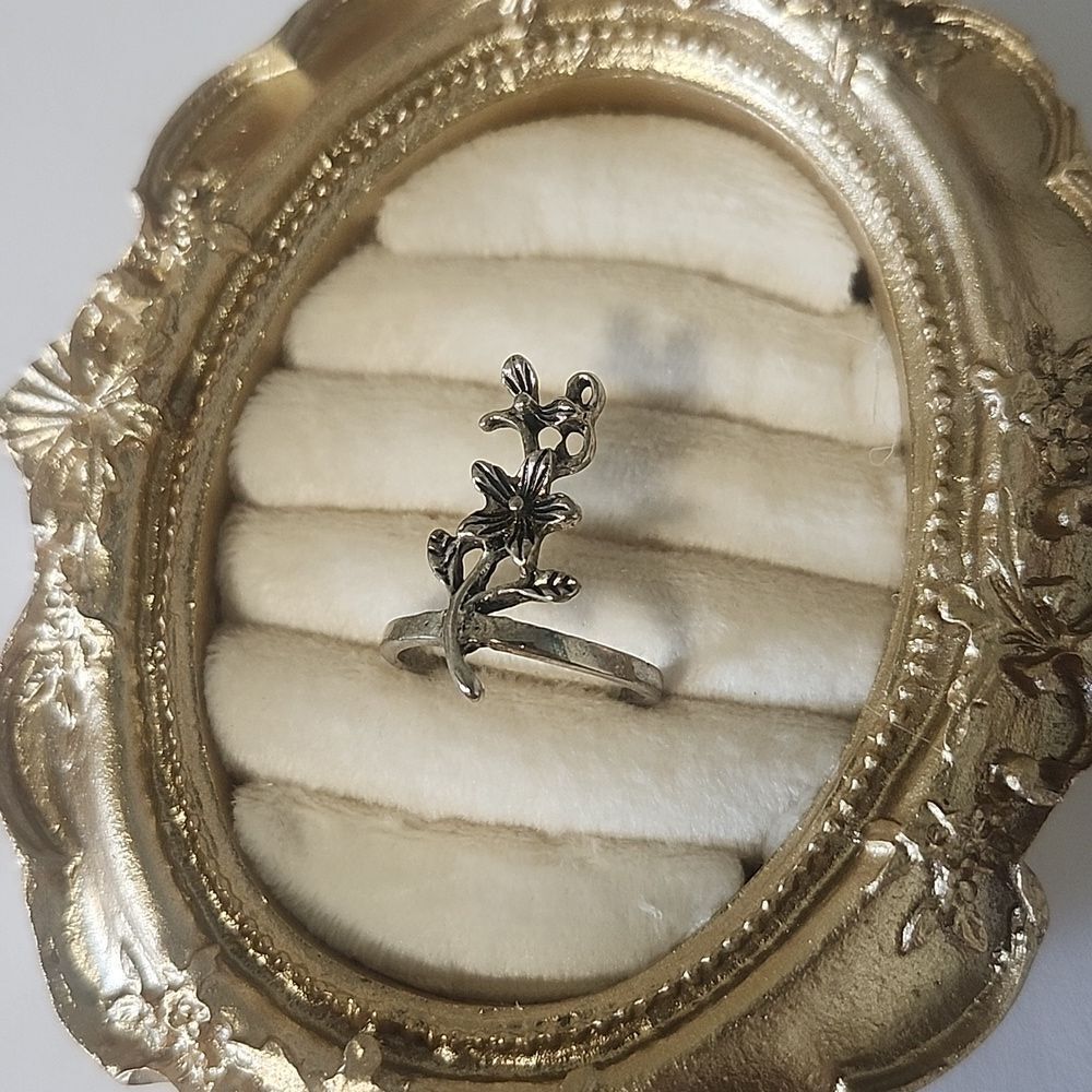 Floral Silver Ring Size 7.5
